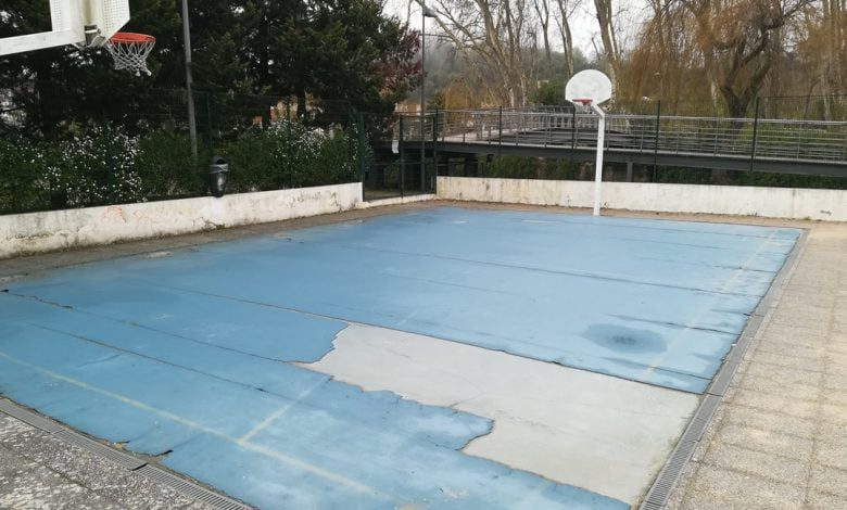 Campo de basquetebol em mau estado basquetebol IMG 20200304 074613
