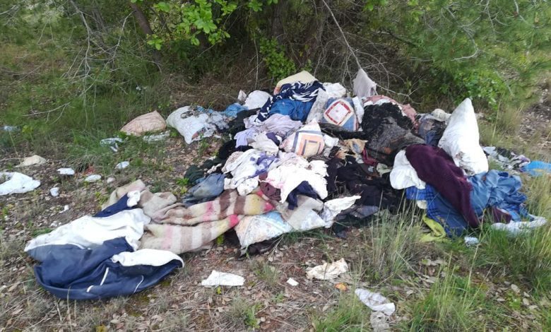 Lixo despejado junto à cerca da Mata (c/ vídeo) lixo mata IMG 20200329 082957