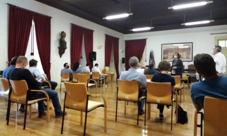 Câmara vende duas antigas escolas e um terreno em leilão disputado leilao 6489282089179411544 n
