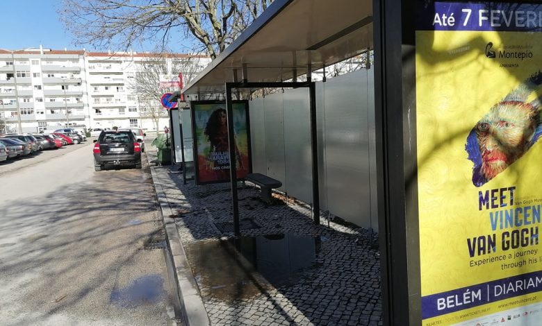 Paragem com “piscina” paragem autocarros abrigo passageiros IMG 20201217 133108