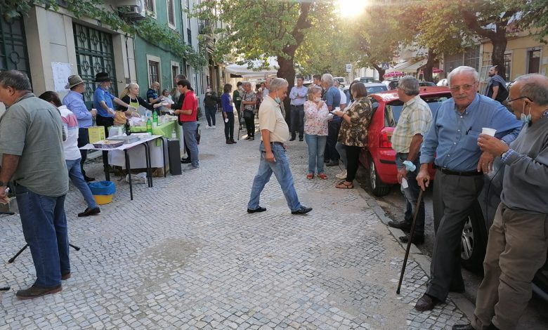 Vindima juntou vizinhos na rua dos Arcos (c/ fotos) IMG 20210924 182948