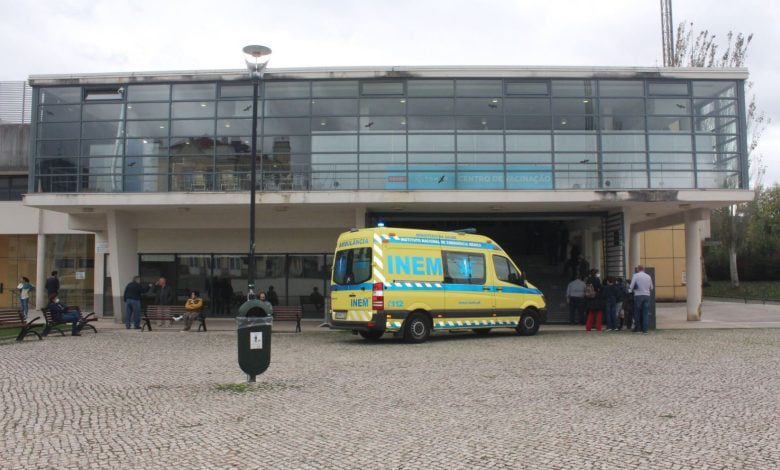 Problemas persistem no centro de vacinação (c/ vídeo) ambulancia covid 955420 546219405354688164 n