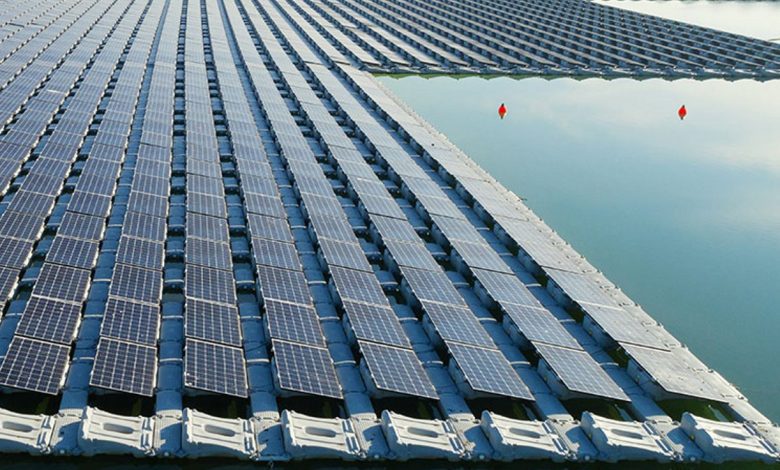 Uma central solar flutuante nas águas de Castelo do Bode enrgia solar