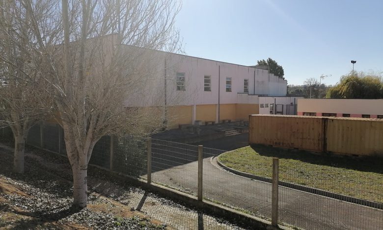 Pais, professores e alunos contra centro de vacinação na escola Santa Iria escola santa iria pavilhao IMG 20211126 122253