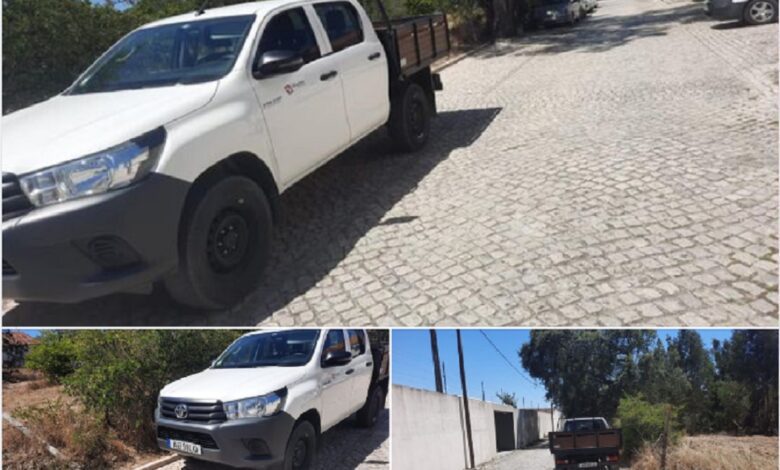 Carrinha da câmara de Almeirim estacionada junto a casa de alterne almeir