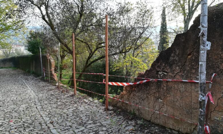 Mata dos Sete Montes: não há data para a reconstrução do muro que caiu muro mata cerca IMG 20221127 083152