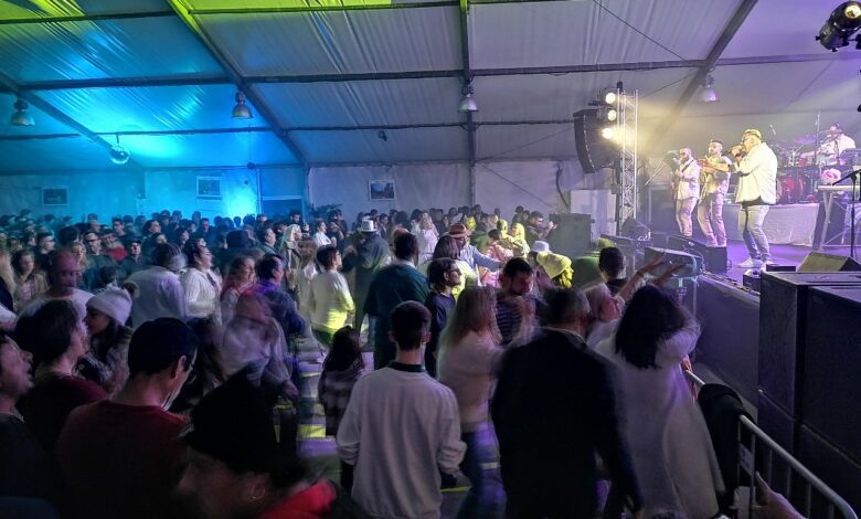 Passagem de ano com festa na tenda do mercado tenda passagem de ano IMG 20230101 002558