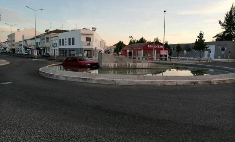 Carro despista-se e vai parar dentro de uma rotunda em Ponte de Sôr ponte de sor 139289 8483297151497254850 n