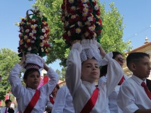 cortejo rapazes tabuleiros IMG 20230702 102439