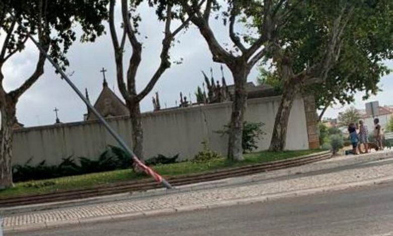 Poste em risco de queda poste received 940806937158200