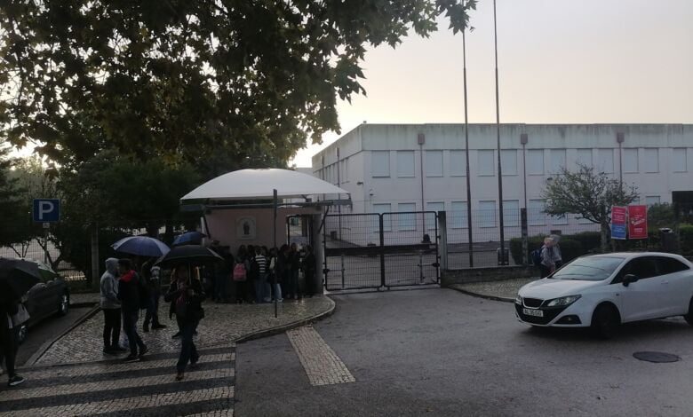 Aluno cai nas escadas da escola Santa Iria escola santa iria IMG 20231027 083636