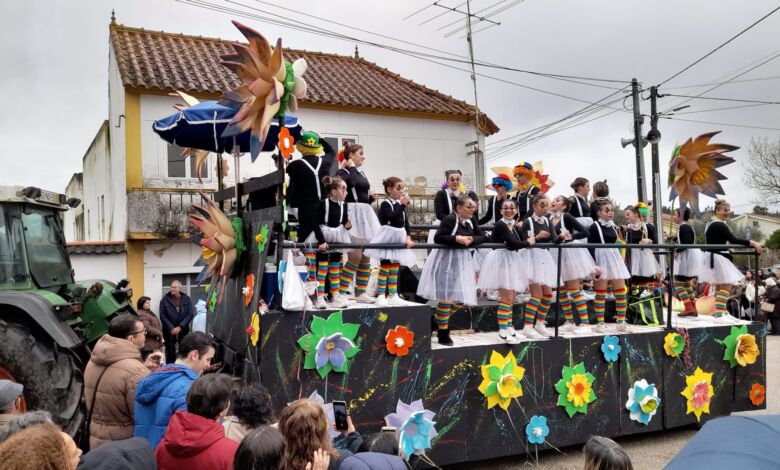 Chuva não afastou foliões do carnaval na Linhaceira (c/ fotos) carnaval linhaceira 01480475417 3966888177975096915 n