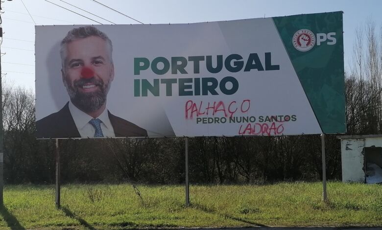 Cartaz do PS vandalizado vandalismo ps IMG 20240203 112640