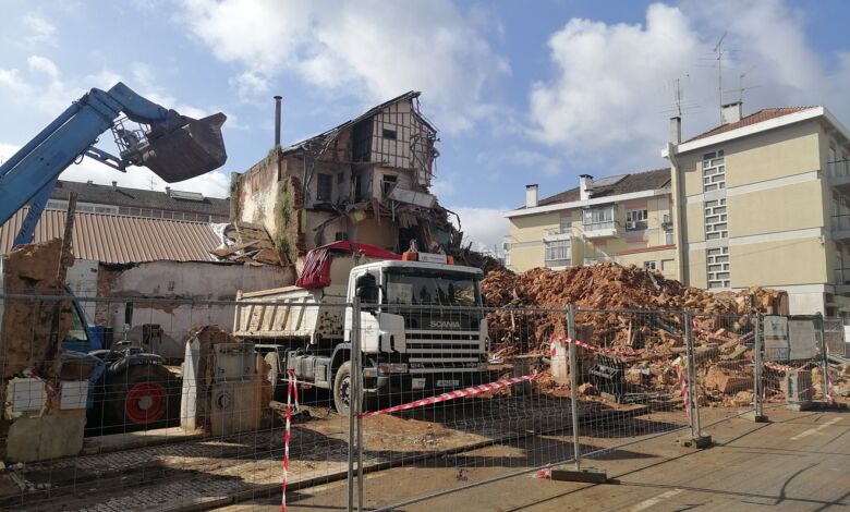 Demolições continuam na av. Combatentes da Grande Guerra demolicao IMG 20240407 102855