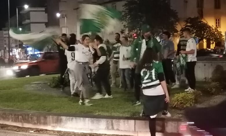 Sporting campeão: tomarenses festejam na rotunda Alves Redol (c/ vídeo) IMG 20240505 225425
