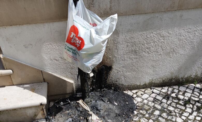 Ato de vandalismo e ausência de resposta dos serviços municipais lixo 1715588511139