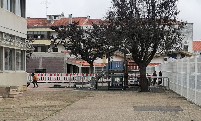 Parque infantil da escola básica dos Templários fechado há oito anos parque infantil escola IMG 20240207 121706