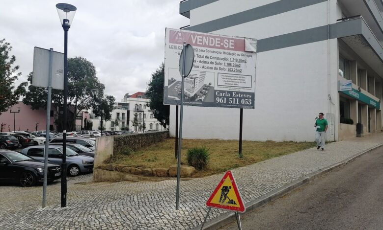 Junta de freguesia limpa terreno privado terreno ervas IMG 20240516 115708