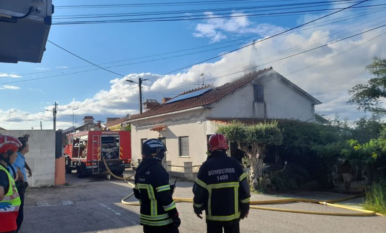 Incêndio em habitação na Linhaceira desaloja cinco pessoas inc 715261 8408669629478969028 n