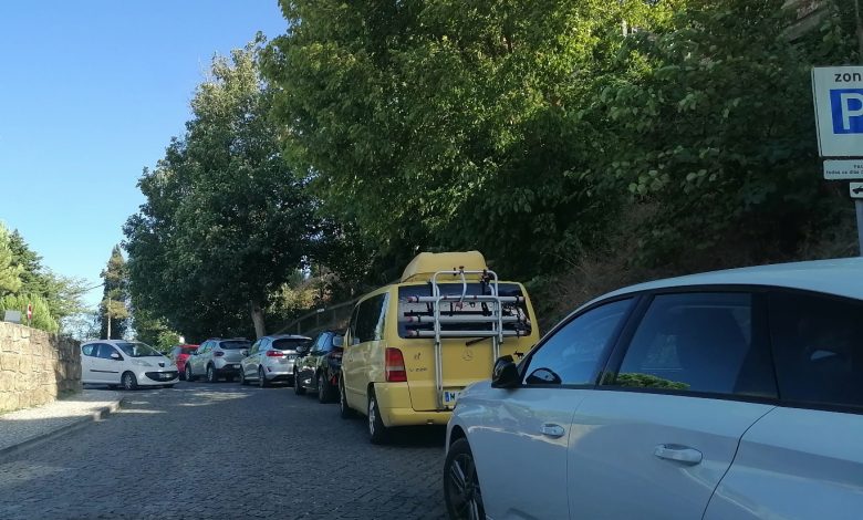 Caos no estacionamento à volta do Convento de Cristo IMG 20240806 172218