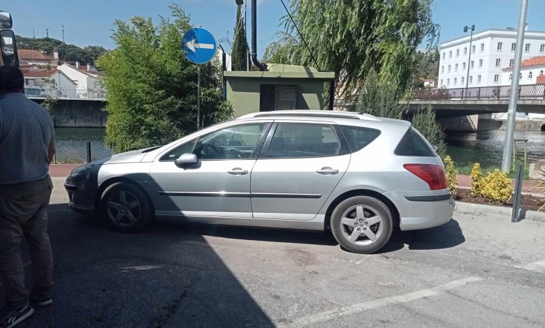 Mais exemplos de estacionamento “à patrão” estac Messenger creation 520f367e abcc 41e3 97ba a4ffcf52743e
