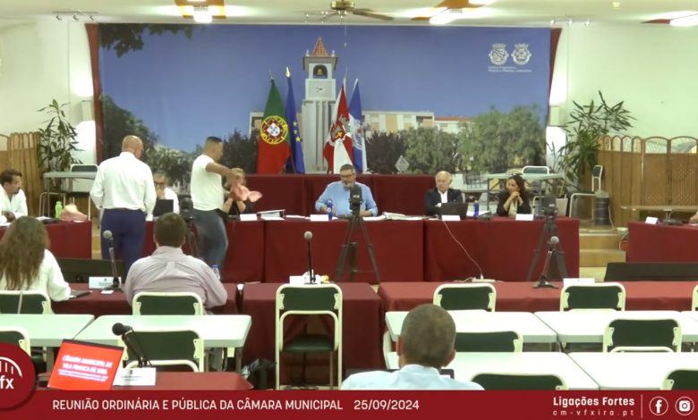 Cidadão entrega cabeças de porco aos autarcas de Vila Franca de Xira porco 567890