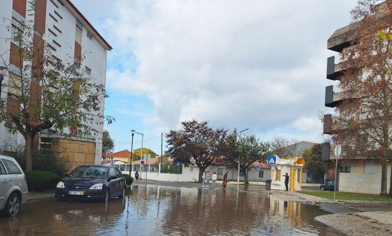 Rotura de água transforma ruas num rio (c/ fotos) 20241125 104030