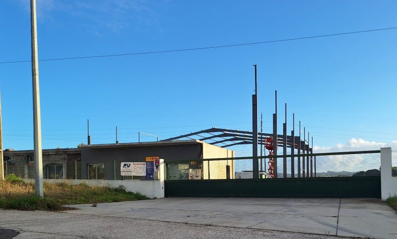 Oficina que ardeu na zona industrial de Tomar já está a ser reconstruída oficina 20250106 162853