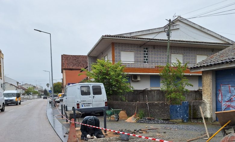 Câmara coloca pilaretes na estrada da Serra calcada 20250421 111232