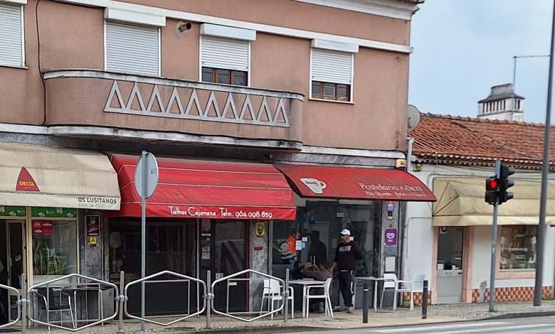 Roubaram duas máquinas de tabaco em cafés do Entroncamento eden 20250403 145743