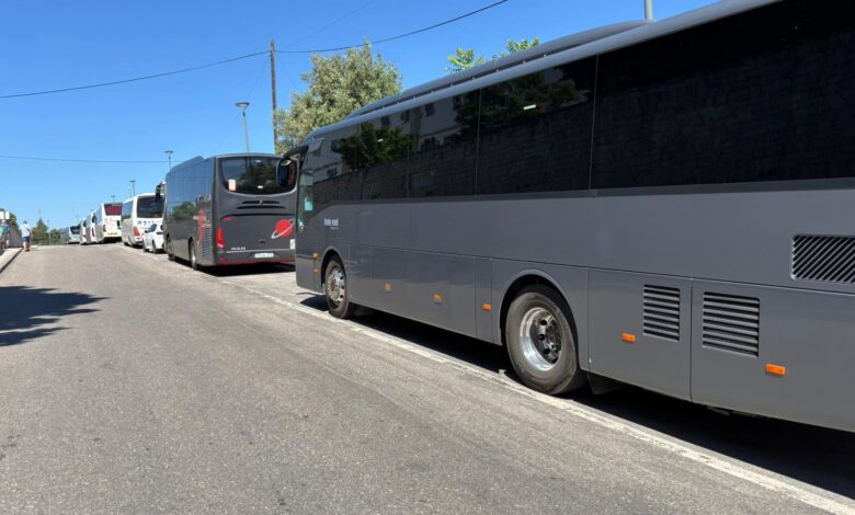 Autocarros ficam com motores ligados junto ao Convento de Cristo autocarros turismo IMG 20250528 WA0004