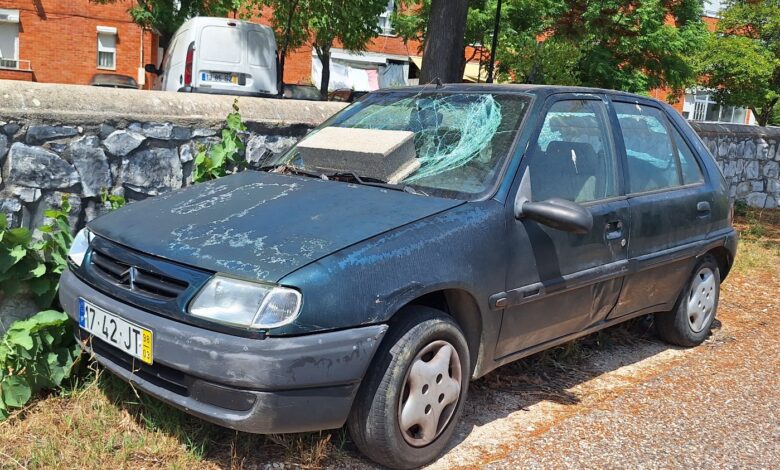 Mais um carro abandonado e vandalizado 20250617 152547