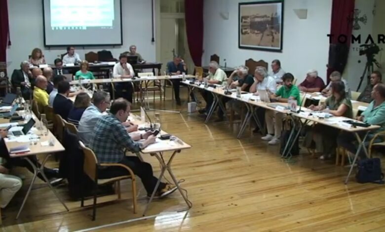 Deputado municipal manda vereador “baixar a bola” (c/ vídeo) assembleia municipal