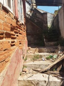 Vizinhos preocupados com habitações devolutas e degradadas ruin 96400635576121 5569545950241798244 n