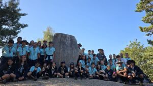 Em Brownsea junto a pedra comemorativa do centenario