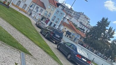 Mais exemplos de carros mal estacionados estac Messenger creation 663AECB6 CFC1 4D13 9031 0F048BEE82DC