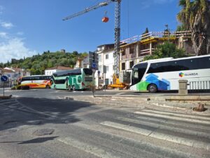 Problemas no trânsito numa manhã de sábado em Tomar No largo do Pelourinho de Tomar