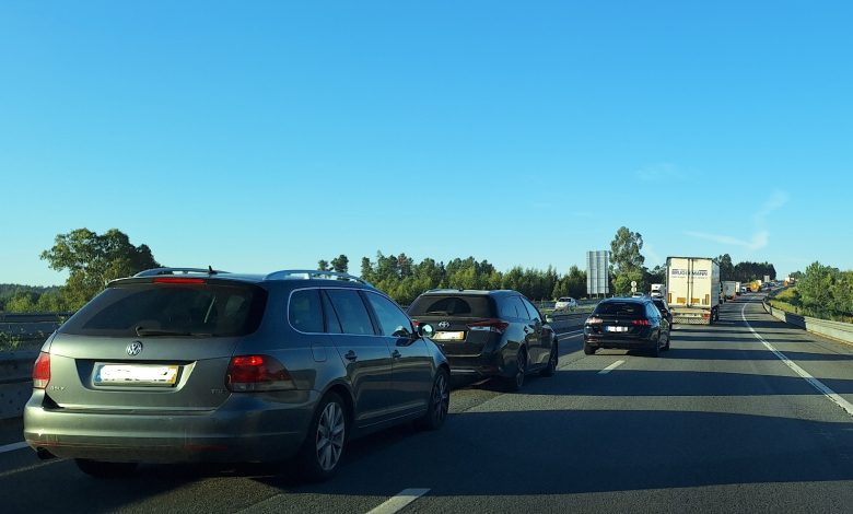 Filas de trânsito na A13 por causa das obras