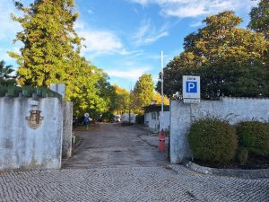 Lixo acumula-se no antigo parque de campismo (c/ fotos) parque de caravanismo lixo 20251026 080129