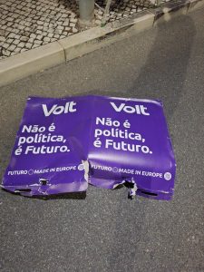Candidatura do Volt denuncia vandalização de cartazes de campanha em Tomar volt 6