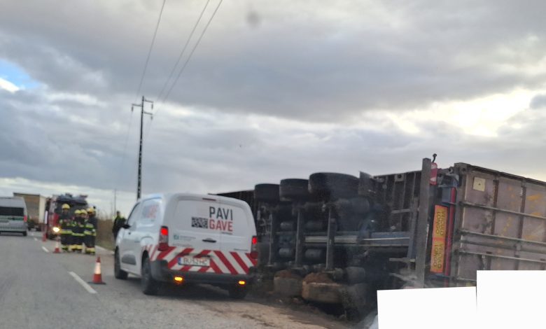 Camião despistou-se na estrada Entroncamento - Golegã 20251106 161641