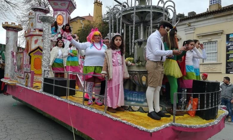 Organização do carnaval espera mais carros alegóricos e a ajuda de S. Pedro IMG 20180213 161459