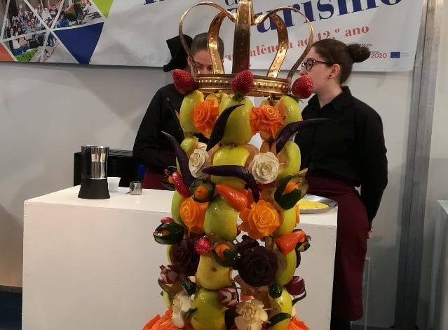 Um tabuleiro feito de frutas e legumes IMG 20190309 111901