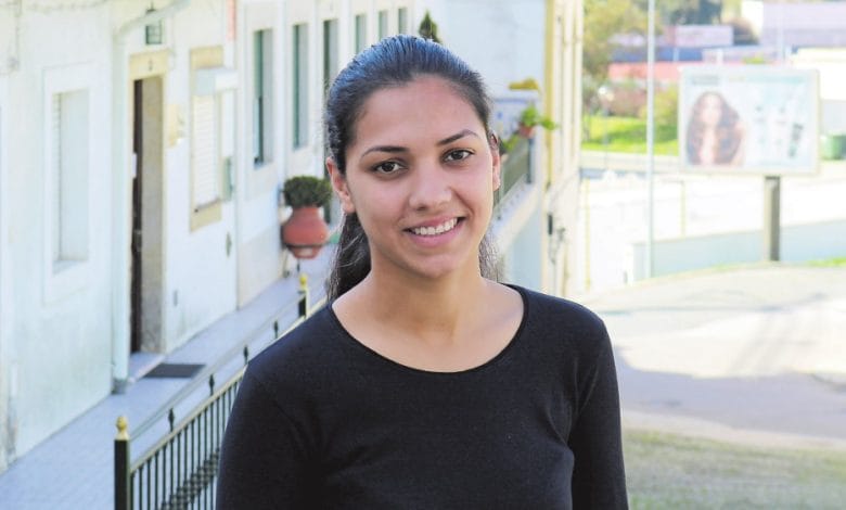 Ela é a primeira pessoa da comunidade cigana no ensino superior em Tomar bruna