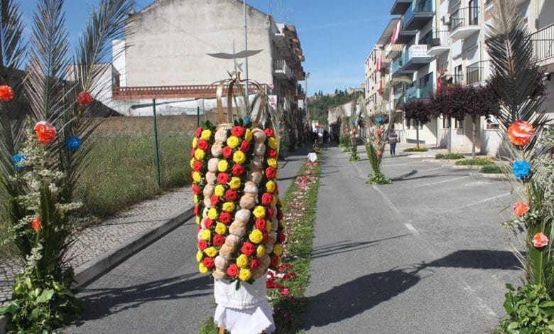 Moradores capricham na ornamentação das ruas coroa r 1 2681270073401802752 n