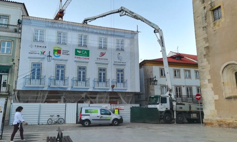 Andaimes têm de ser retirados por causa da Festa dos tabuleiros hotel republica IMG 20190329 181016