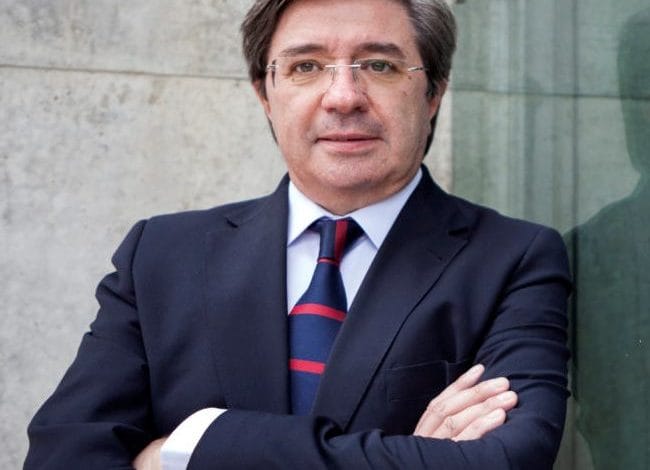 Eleições Europeias: candidato Paulo Morais ("Nós Cidadãos!") no mercado de Tomar paulo morais