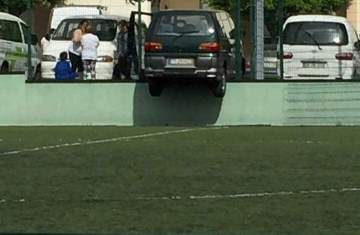 Carrinha “entra” no campo sintético da Nabância ups 867967900904062976 n