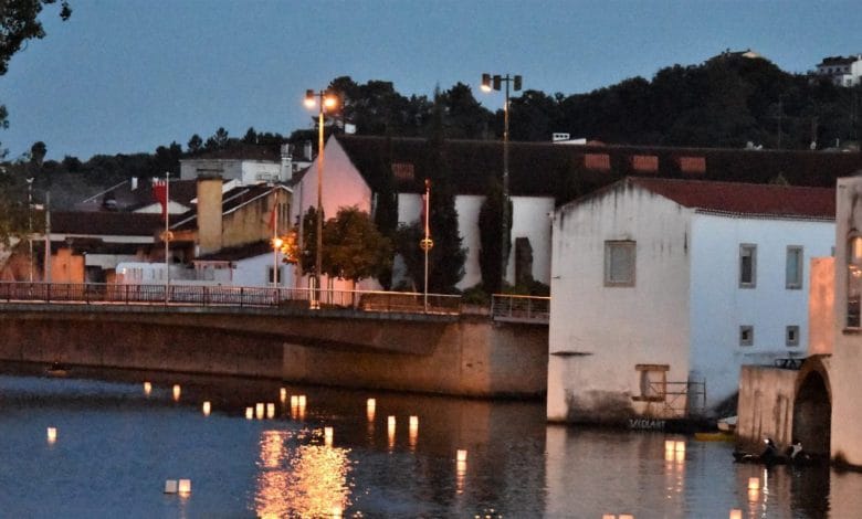 Lanternas Flutuantes iluminam rio Nabão lanternas 7049654324883881984 o