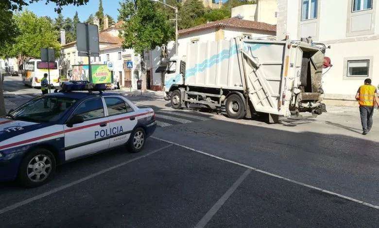 Camião do lixo avaria em cima da passadeira IMG 20190829 100359